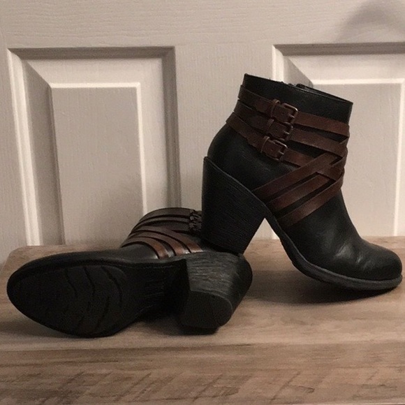 BEAUTIFUL! Sofft Phoebe Bootie - Picture 1 of 6